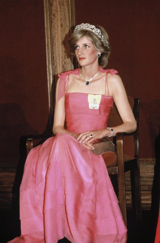  Princess Diana's waist is said to have dropped from 29 inches to just 23