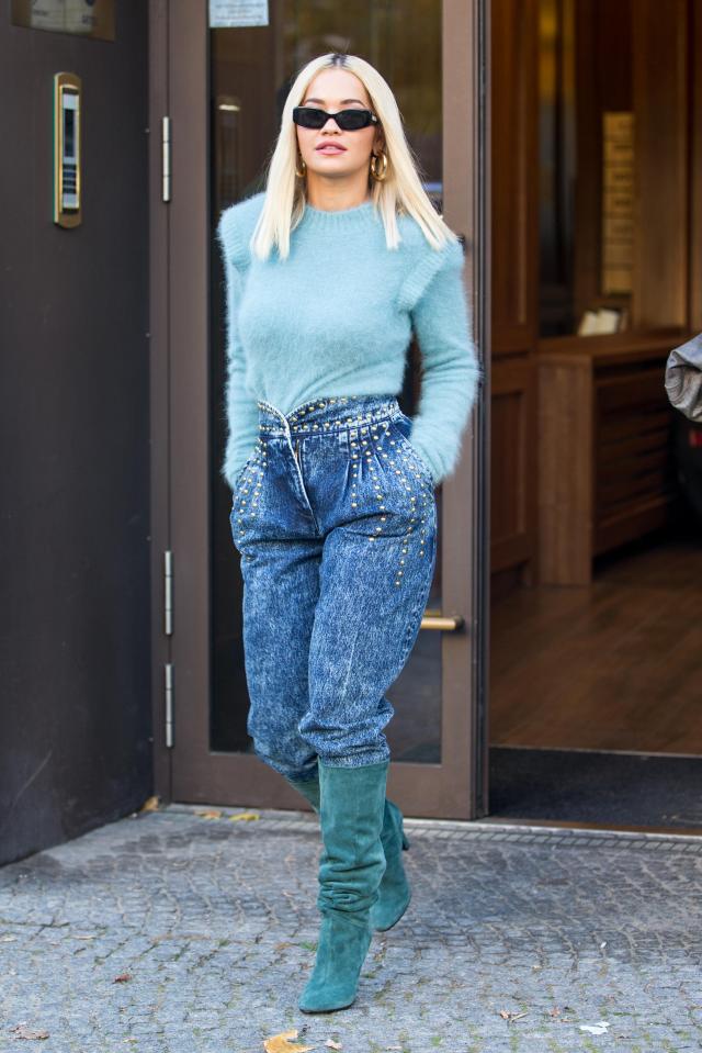  The star, 27, was blue jumper and high-waisted jeans as she was seen for first time since confirming her split from Andrew Watt split