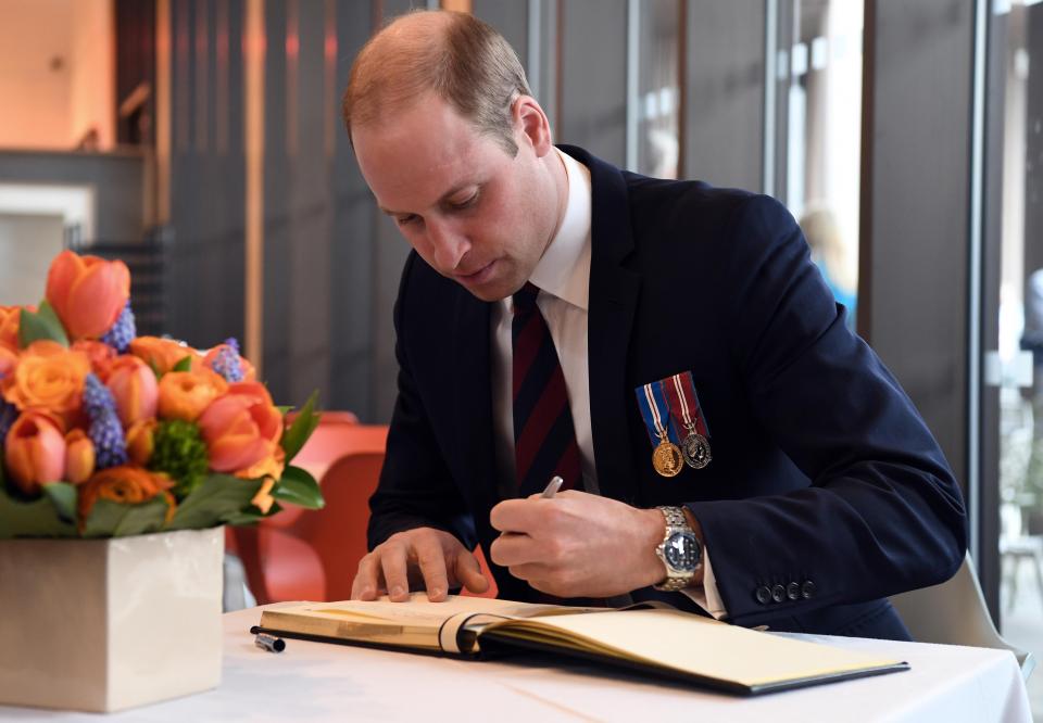  Prince William grew up writing thank you cards with his mother's guidance