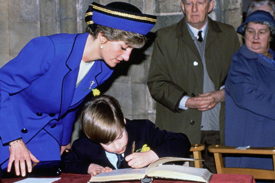  Princess Diana grew up writing thank you notes after every Christmas and birthday