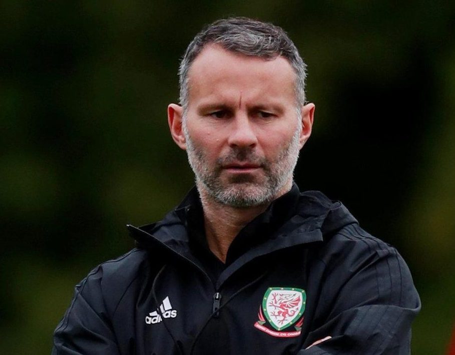  Ryan Giggs is facing an injury crisis