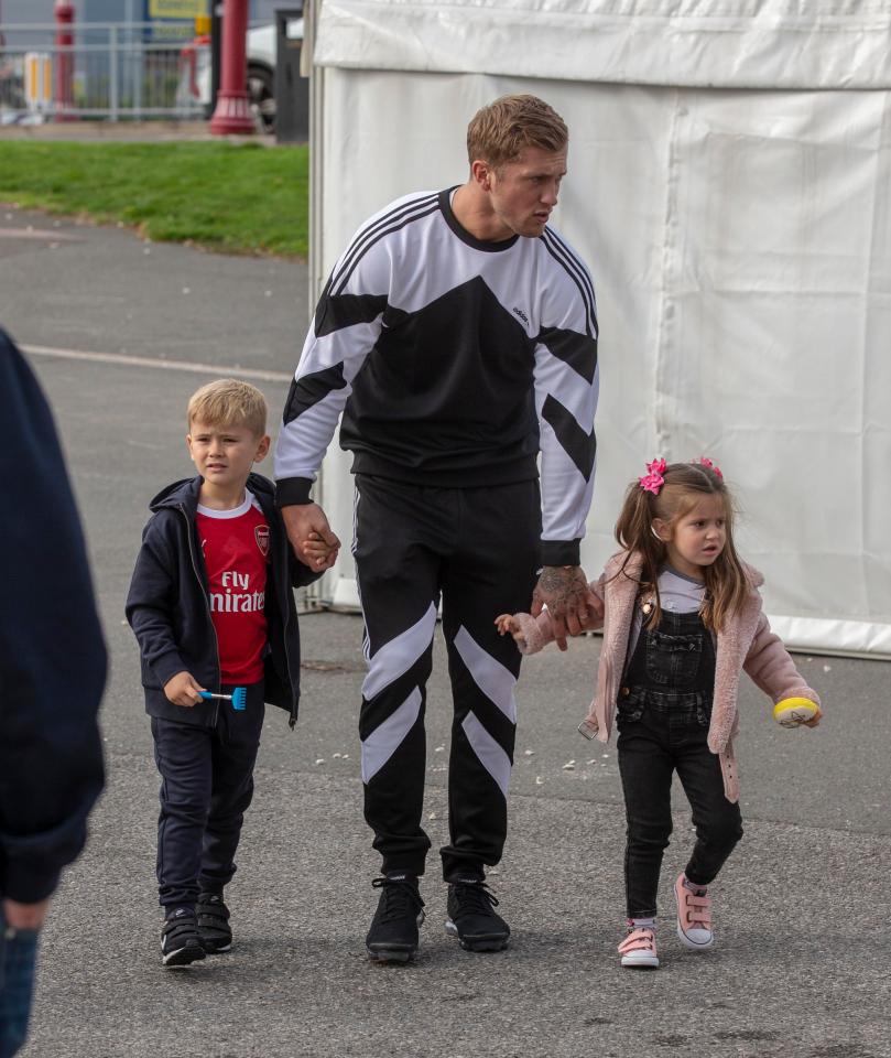  Dan was seeing arriving with his son Teddy and daughter Mia