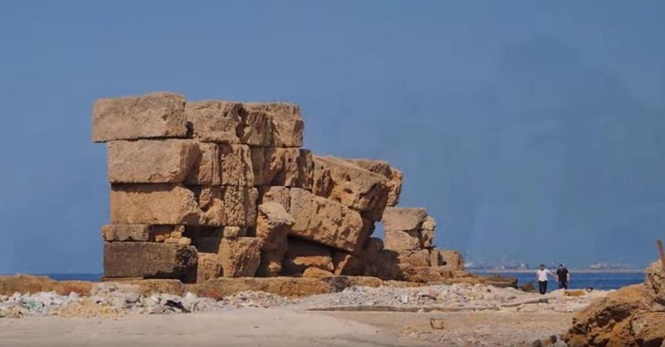  The huge megalithic walls are claimed to be evidence that an ancient civilisation fortified the island