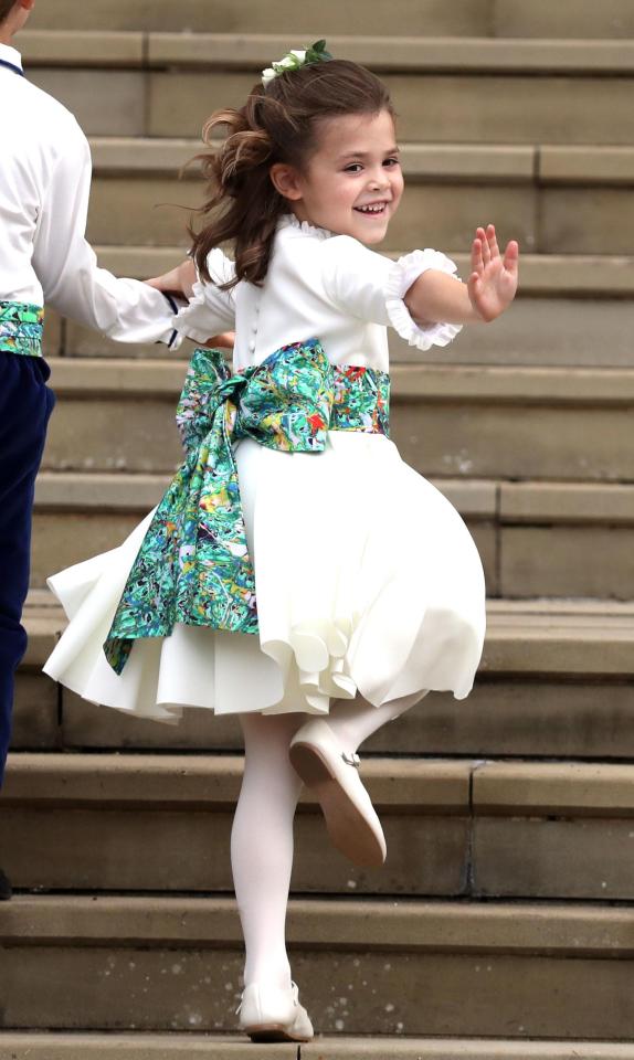  Robbie and Ayda's daughter Theodora gave a cute wave to the crowds