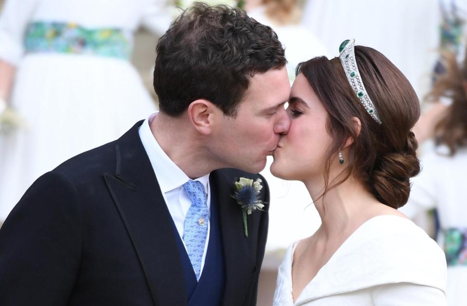  Princess Eugenie and her new husband share a heartwarming kiss after their fairytale wedding