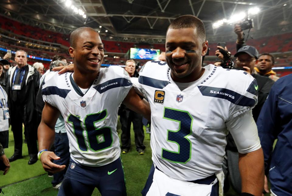  Tyler Lockett and Wilson celebrate pummelling the Oakland side