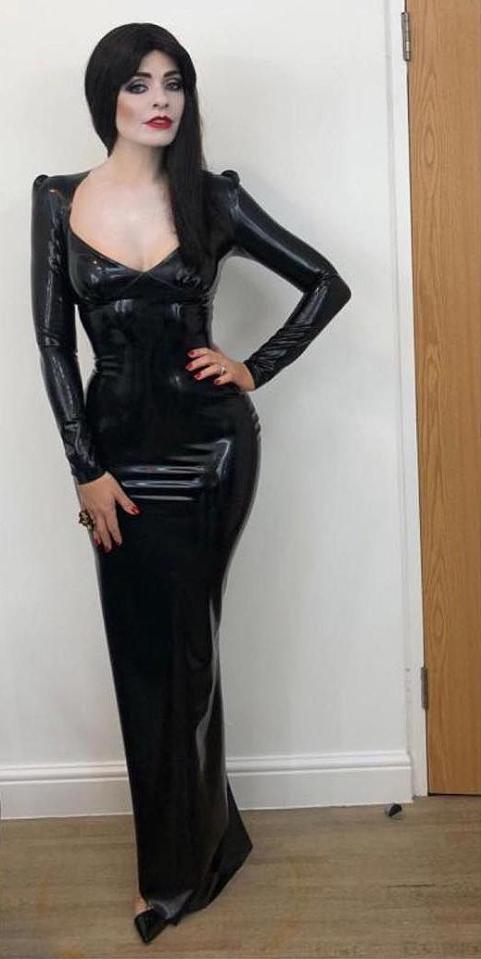  Holly Willoughby looked sensational as she channelled Morticia Addams