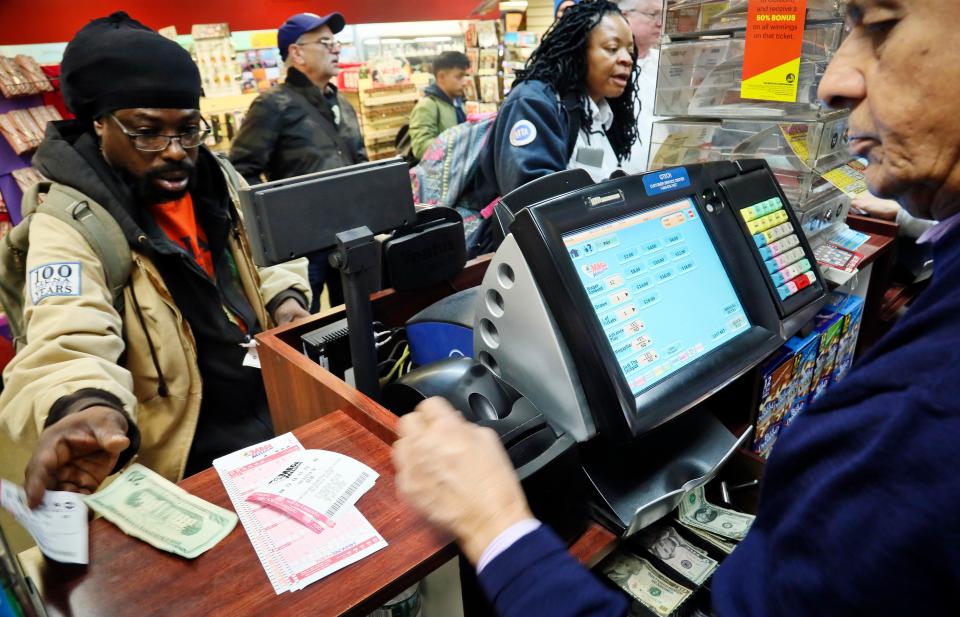  Many shops recorded queues that stretched out the door