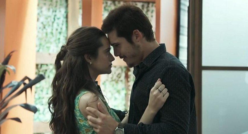  Juliana Paiva and Nicolas Prattes in Brazilian soap O Tempo Não Para