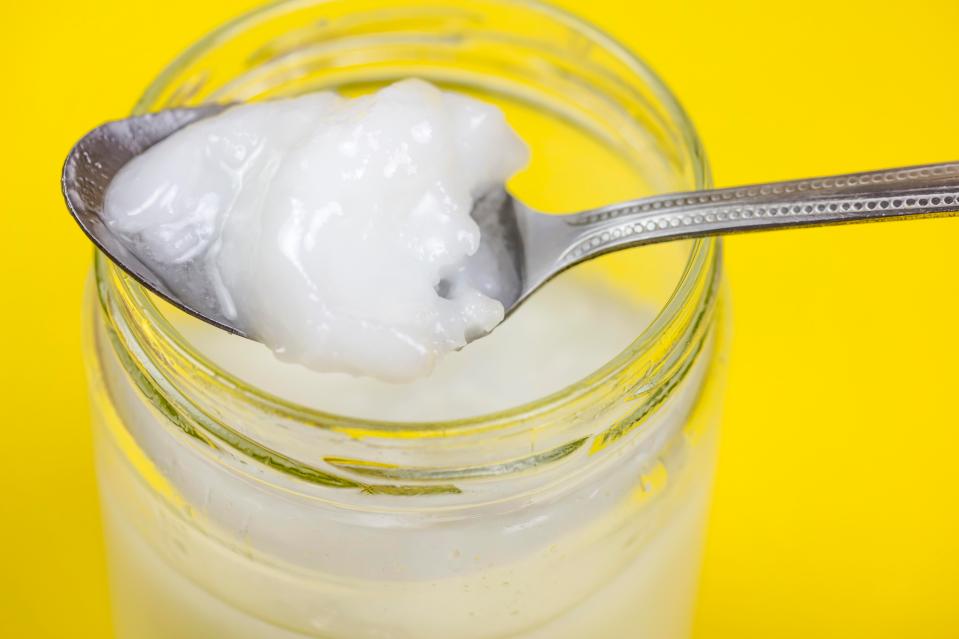  Adding coconut oil to the water helps to convert rice into a 'resistant starch'