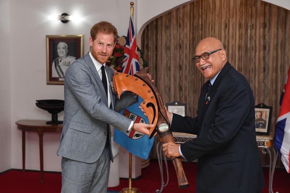  Fijian president Jioji Konrote gives the Duke of Sussex a present