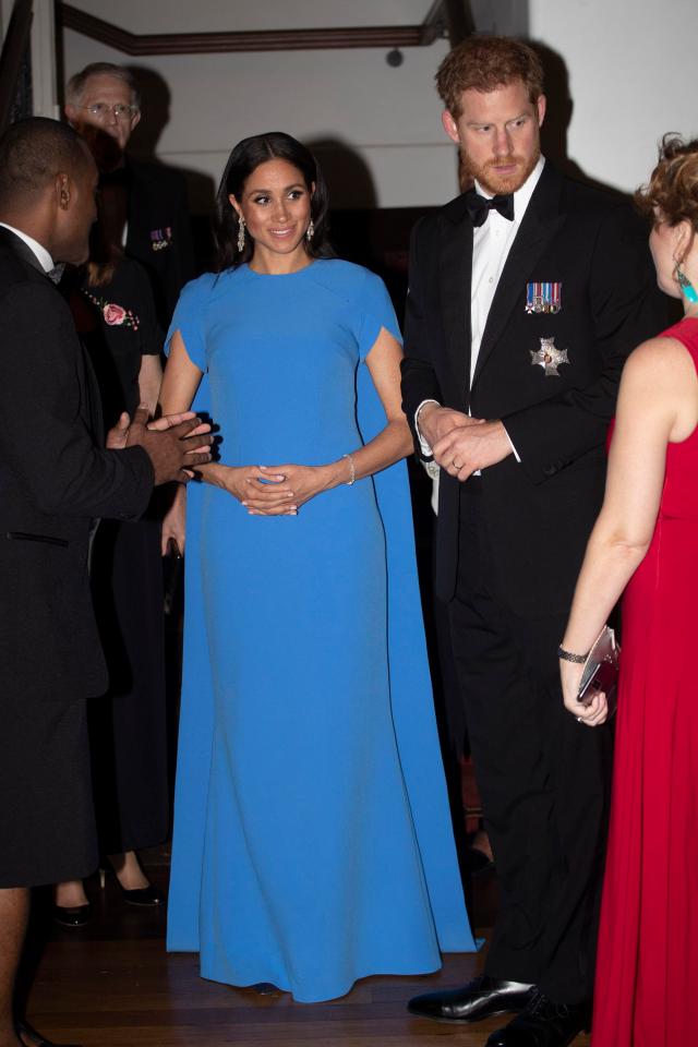  Harry and Meghan chat to other attendees at the flash state banquet