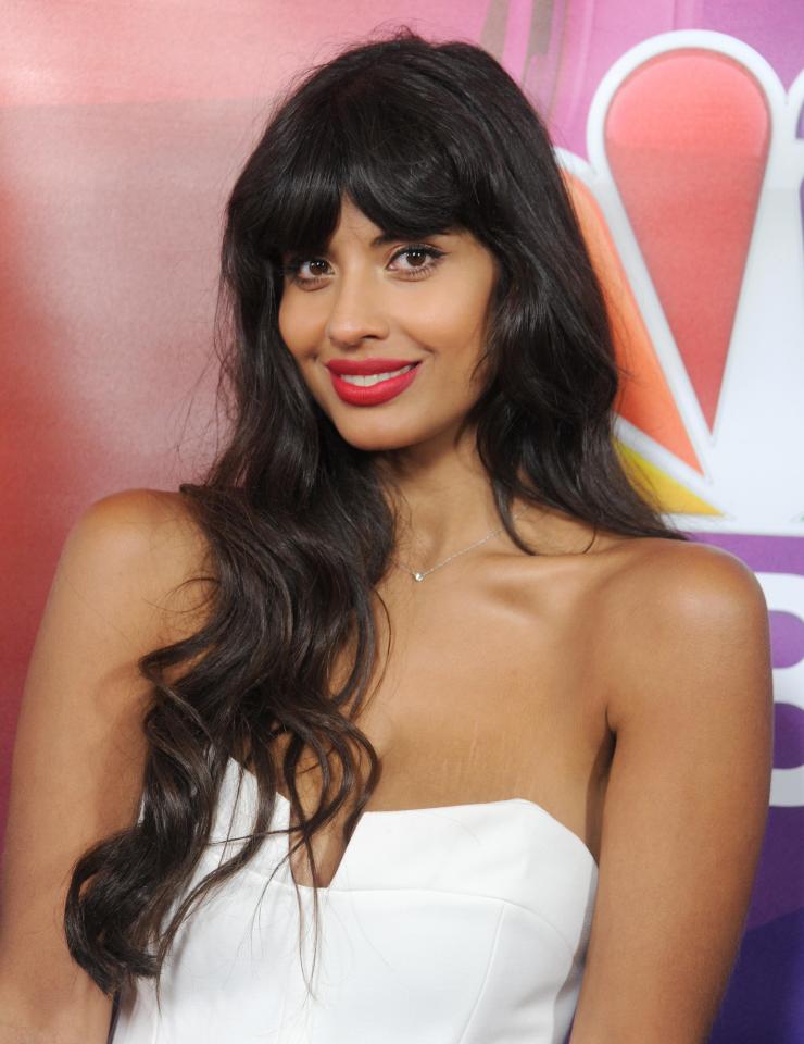  Jameela Jamil has shared unedited snaps of the stretch marks on her breasts, and fans are loving her for it