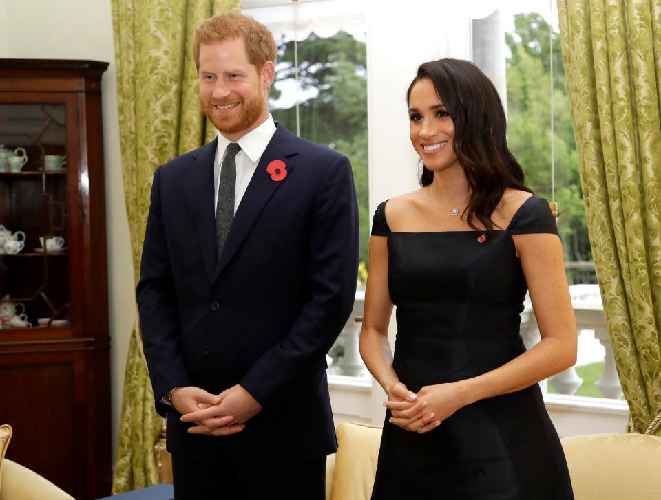  Harry and Meghan wait to meet New Zealand Prime Minister Jacinda Ardern at Government House