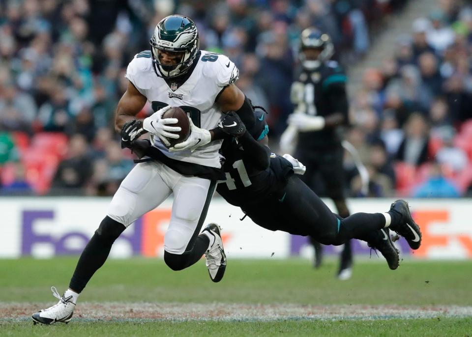  The Eagles took their season record to 4-4, while Jaguars struggle on