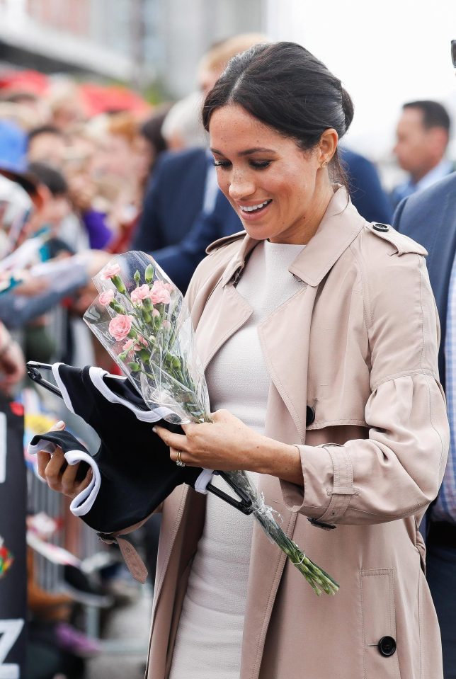  Meghan gets flowers and a cute babygro from the crowd