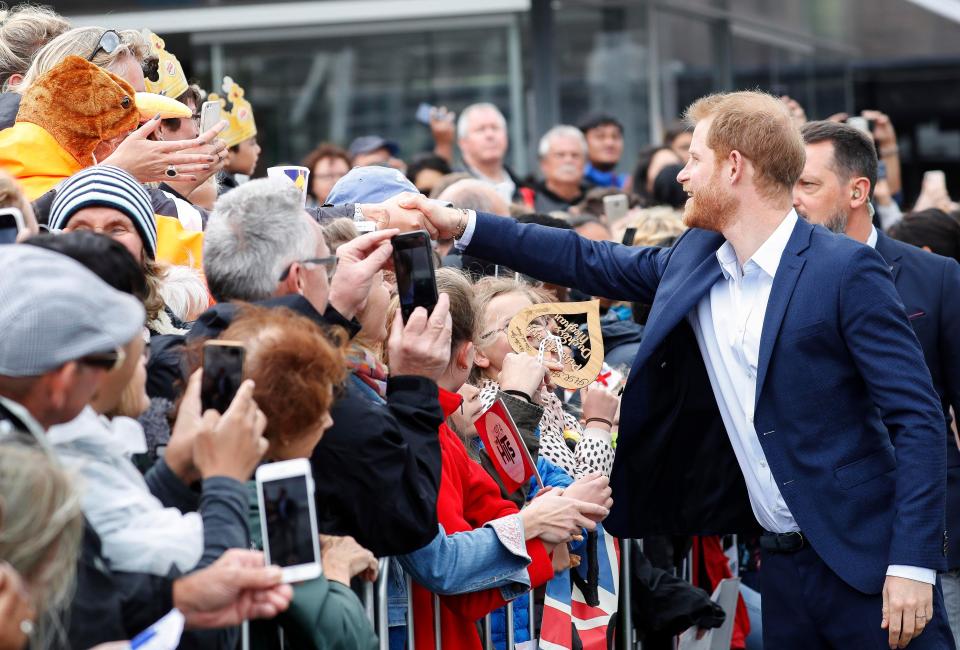  Adoring crowds greeted the Duke and Duchess on Auckland's Viaduct today