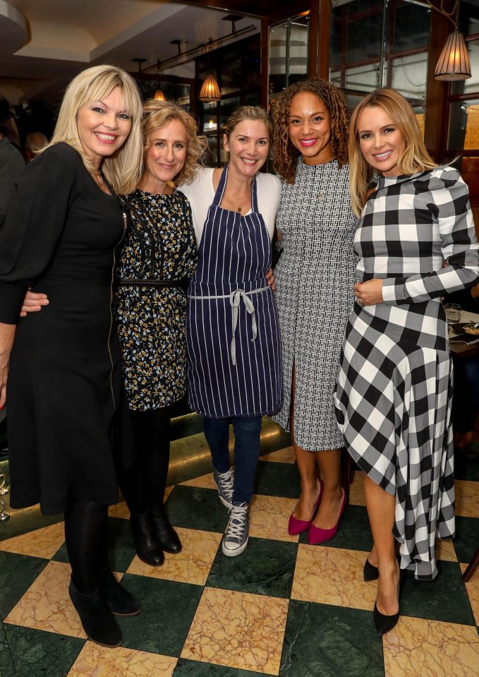  Kate Thornton, Lisa Faulkner, Angela Griffin and Amanda Holden pose with another guest at J Sheekey Atlantic Bar 