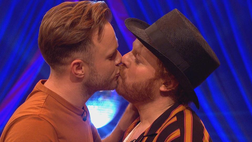  Olly Murs and Keith Lemon lock lips during another challenge on Thursday's show