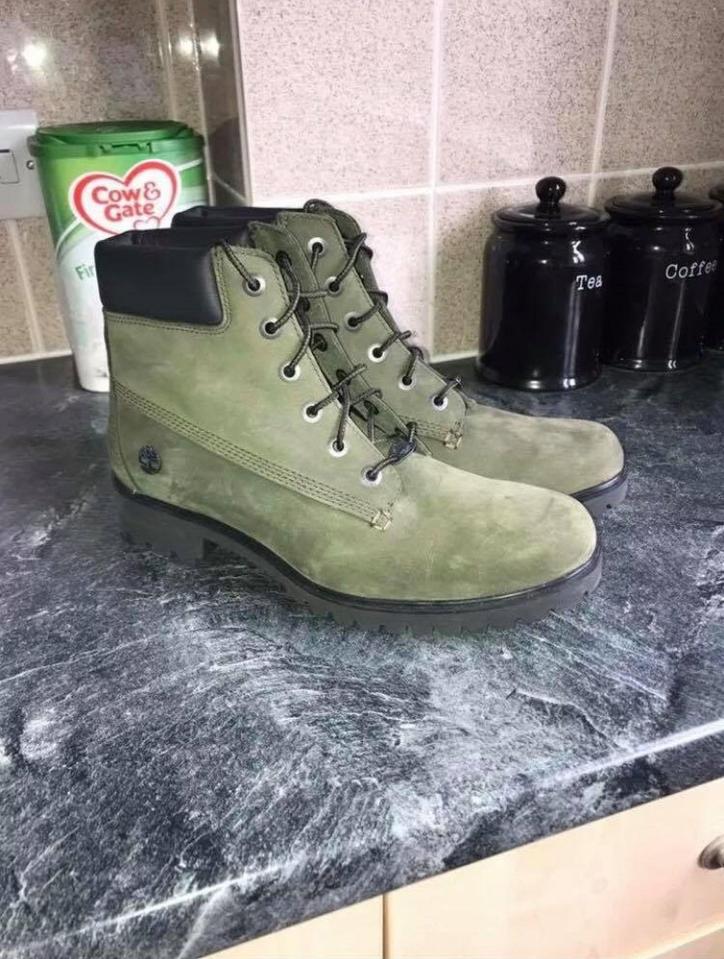  Kelly sold the green Timberlands on eBay to a bloke who was buying them for his wife