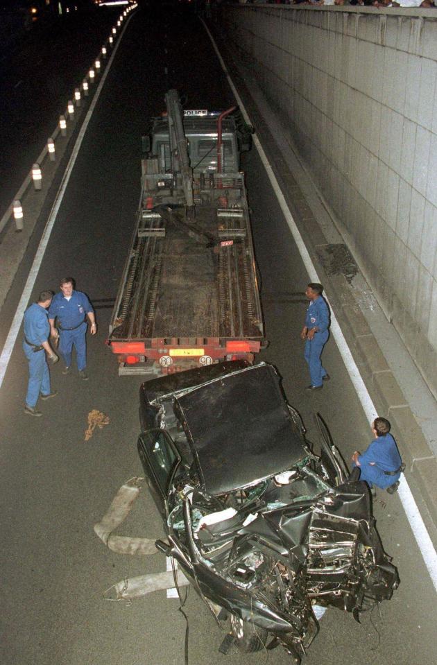  Diana's crumpled car following the fatal crash