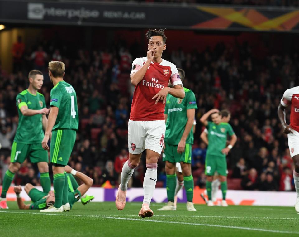  Mesut Ozil could start against Vorskla after he was dropped against Bournemouth