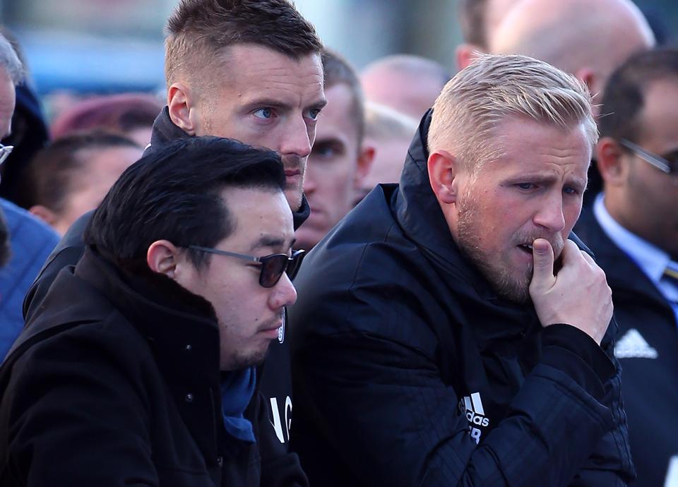  Kasper Schmeichel outside the King Power stadium with Jamie Vardy and Aiyawatt Srivaddhanaprabha