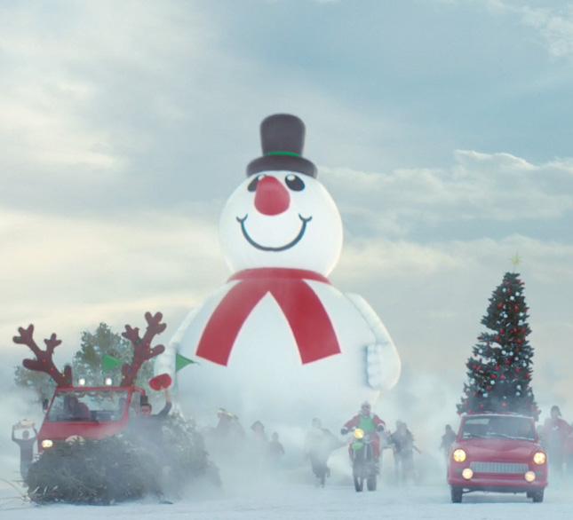  There's even a giant inflatable snowman in the advert