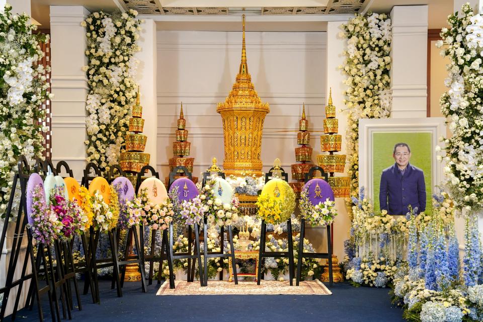  A picture of Vichai Srivaddhanaprabha is placed next to his urn at Wat Thepsirin