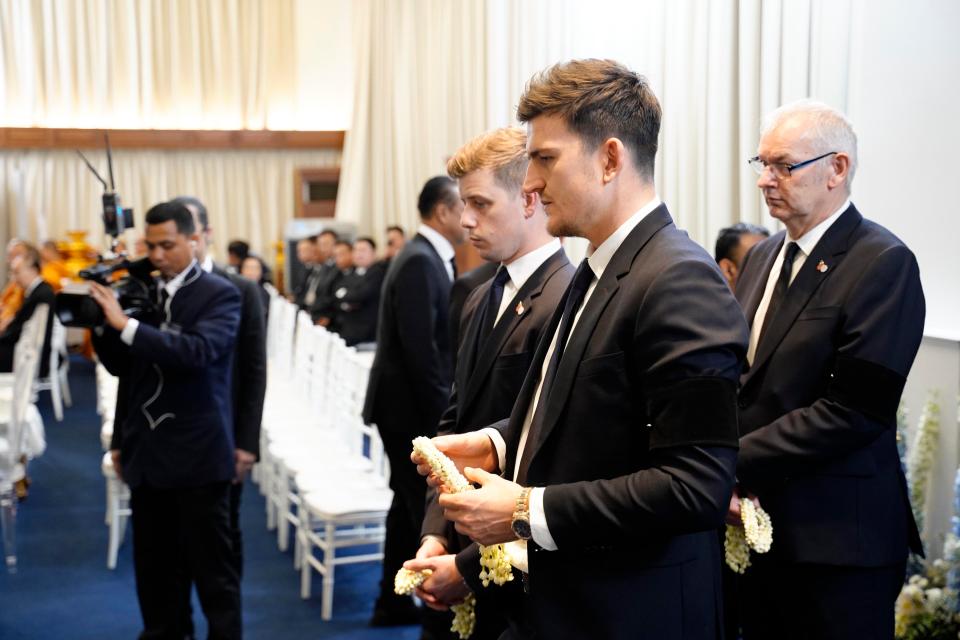  Harry Maguire clutches a floral garland as the players attend a service for Mr Srivaddhanaprabha in Bangkok