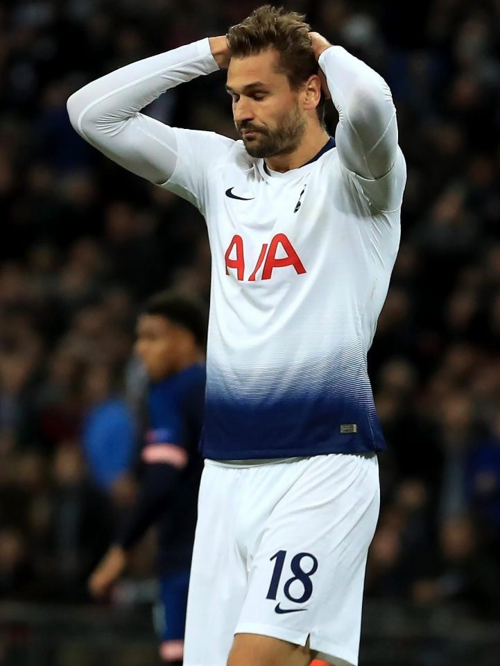  Fernando Llorente will step down to the Championship if he joins Leeds