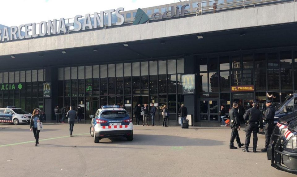  Barcelona Sants station was put on lockdown after scanners found a suspicious device in a woman's suitcase