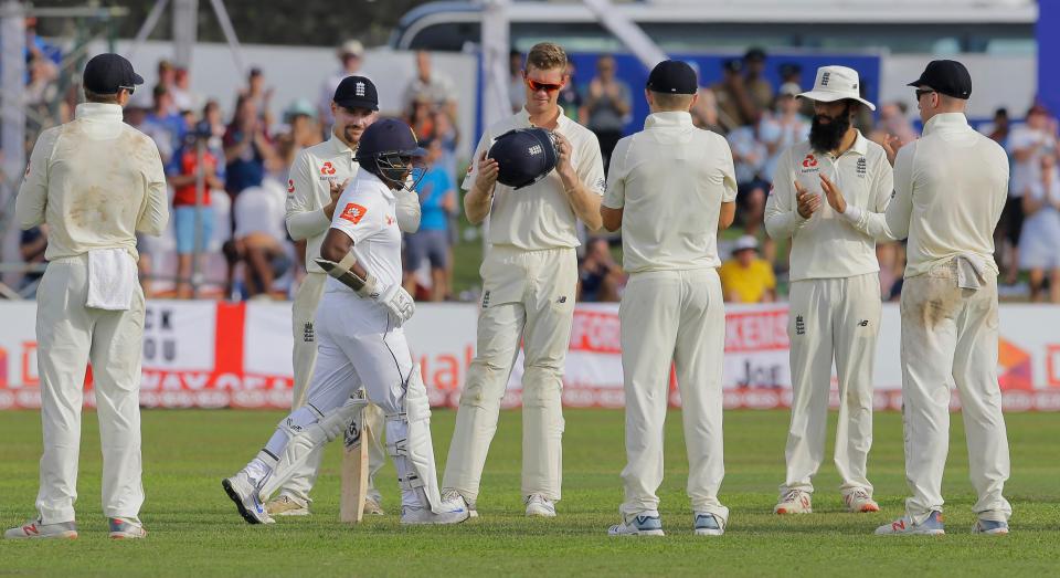  Sri Lanka's Rangana Heath walks into bat on his last career match and is met by applause from the England team