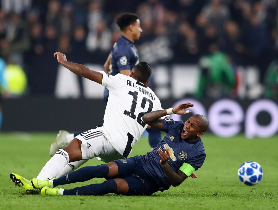  Alex Sandro appeared to catch Ashley Young very late with a lunge