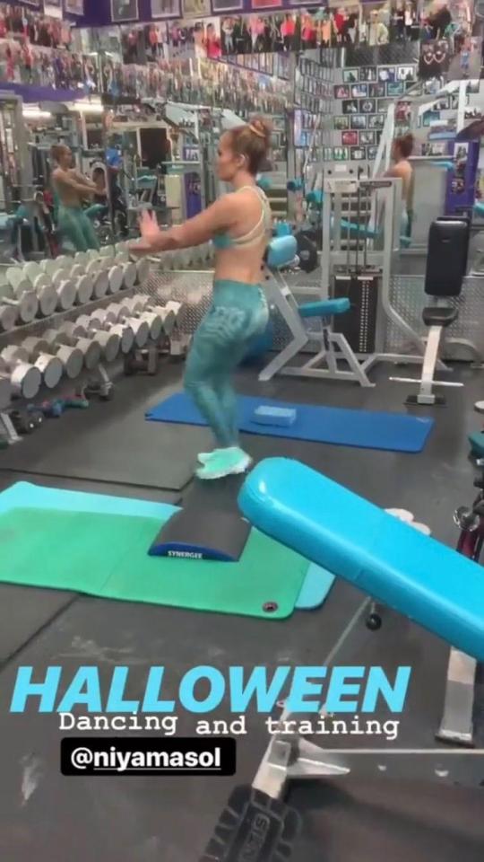  Boyfriend A-Rod uploaded a funny clip of her in the gym on Halloween