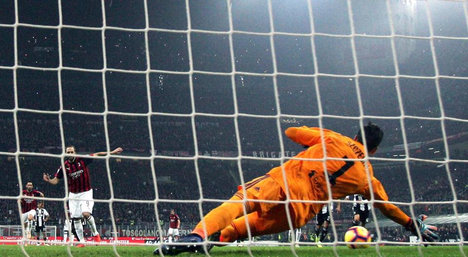  Gonzalo Higuain penalty is saved by Wojciech Sczcesny