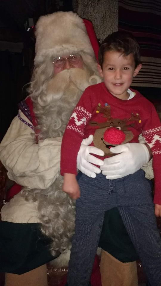  Santa Claus meets another happy customer