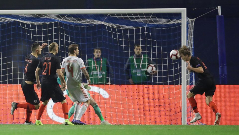  Tin Jedvaj restores the lead for Croatia in a dramatic second half