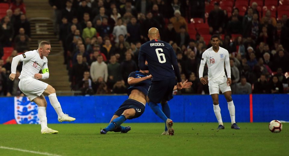  Rooney almost scored a late effort, but Brad Guzan was able to save