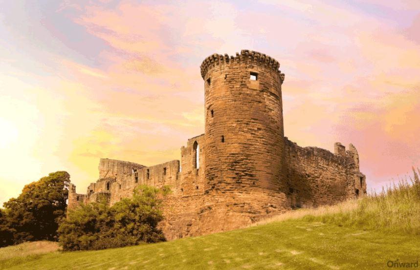  Bothwell Castle on the banks of the River Clyde in South Lanarkshire, Scotland