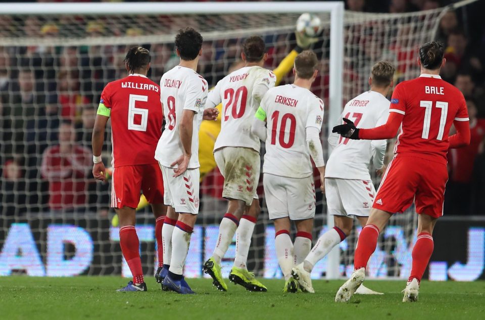  Gareth Bale saw his wonderful free kick saved by Kasper Schmeichel