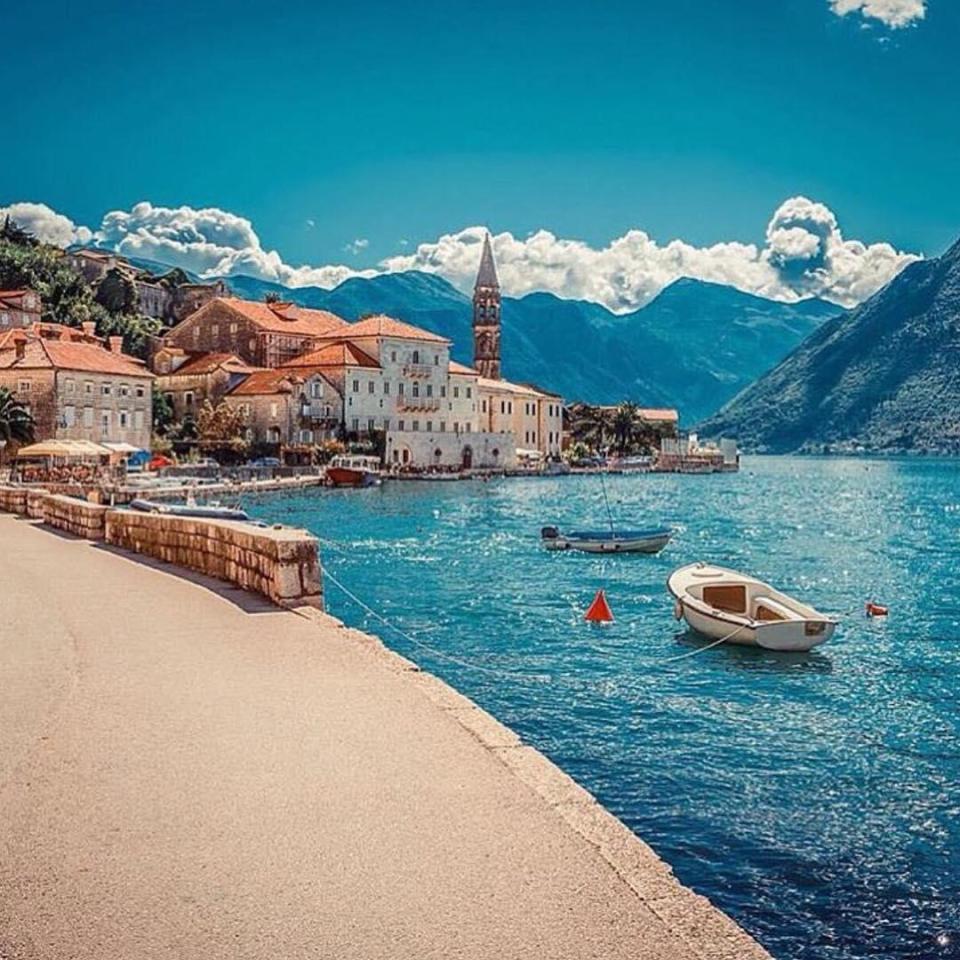  Temperatures in the town of Perast average around 28 degrees in the summer