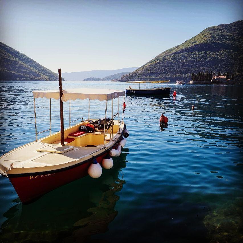  Often the guests are taken out on a boat by Ilic around the island