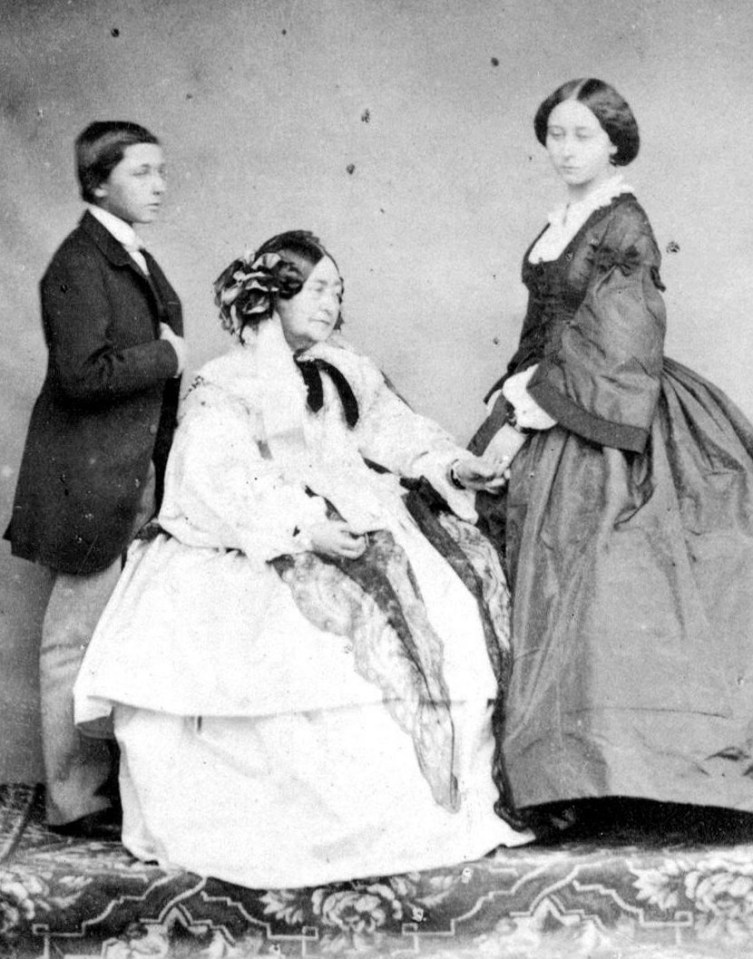 Victoria with Alfred and Alice, 1860