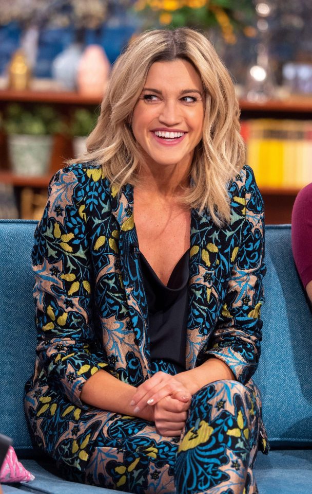  Ashley Roberts has insisted she's single and not dating Strictly pro Giovanni Pernice