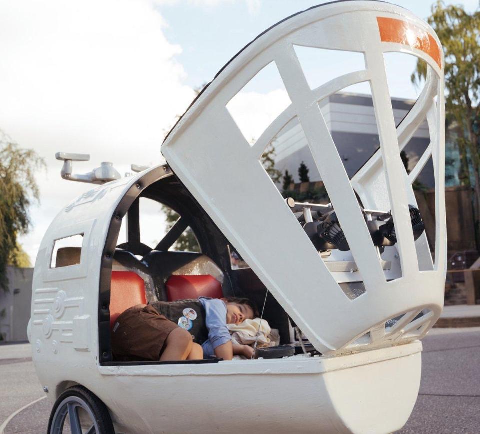  Parents can push their children around the park in a Star Wars-themed buggy