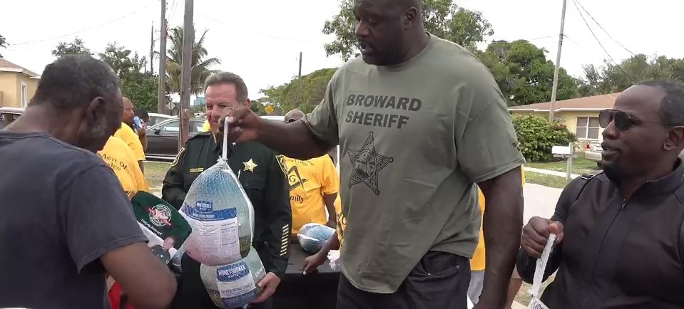  Shaq then handed out Thanksgiving turkeys to families in need