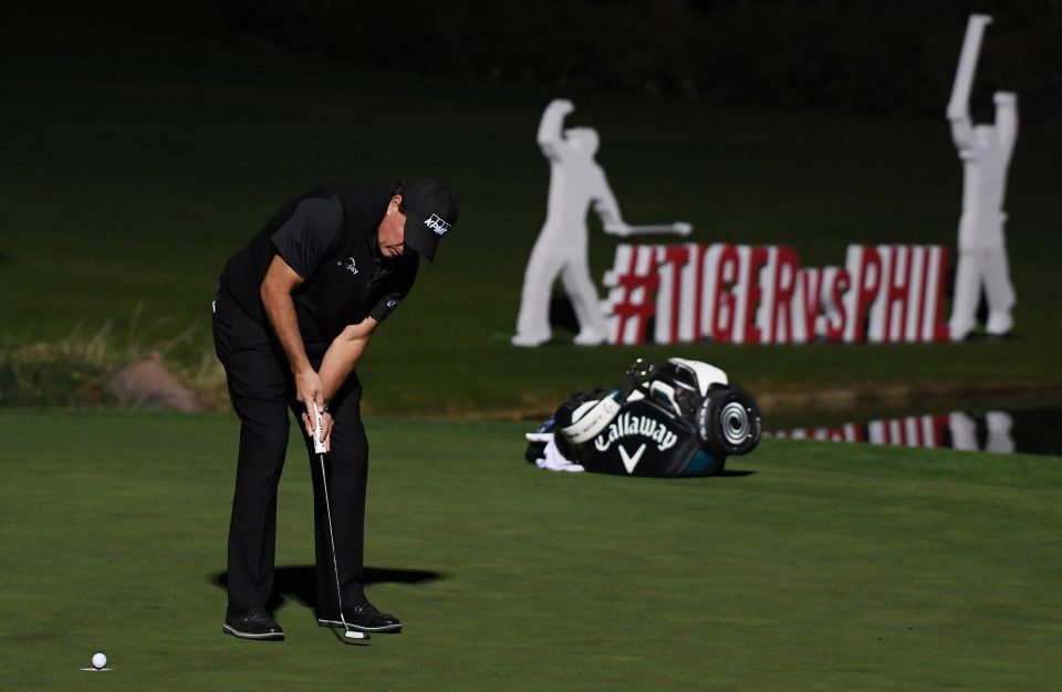  Phil Mickelson holes a four foot putt to win £7m on the 22nd hole