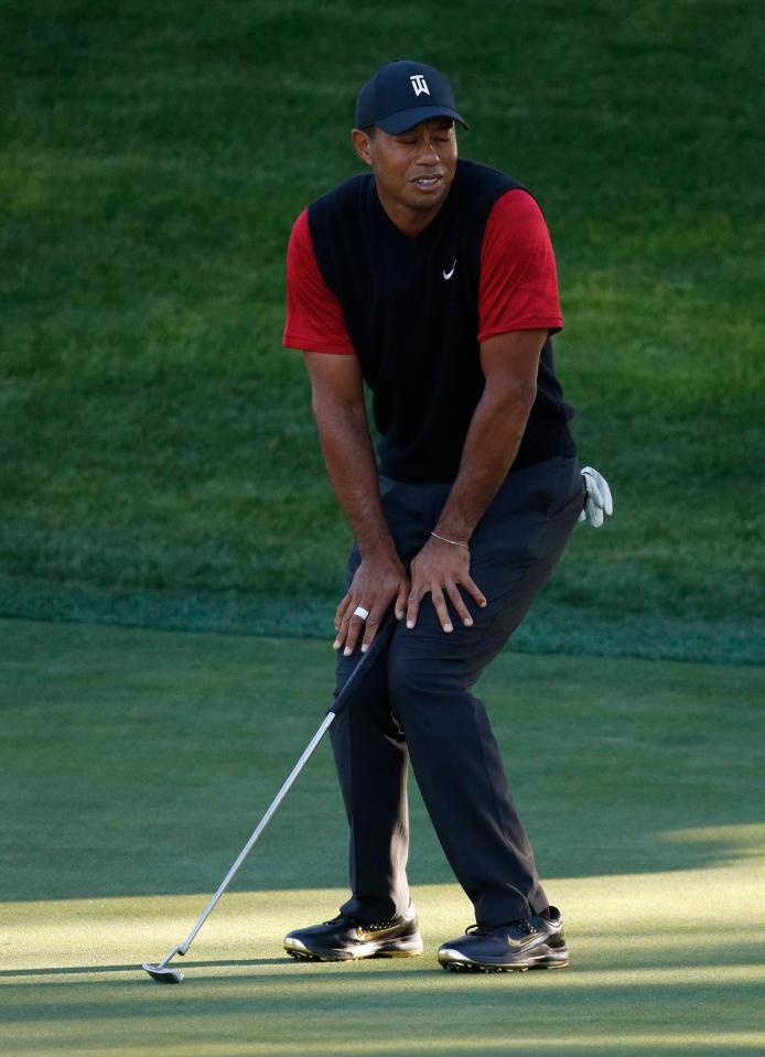  Tiger Woods watches a putt go sailing past the hole in the play-off