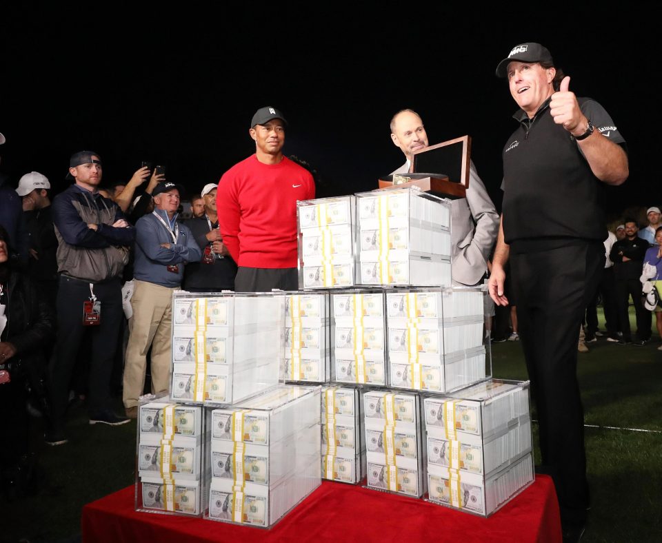  Phil Mickelson gives the thumbs up beside his $9m pile of cash